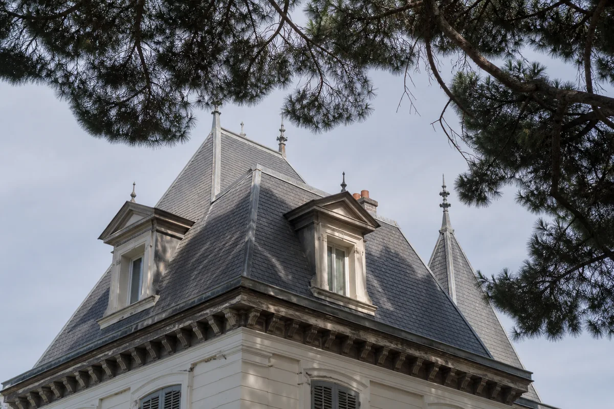 Couvreur à Arcachon : toitures anciennes, ardoise et zinc
